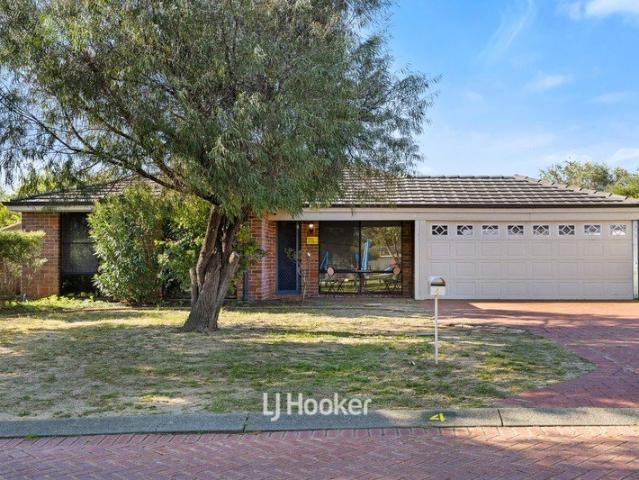 Comfortable Family Home in a Park Side Setting!