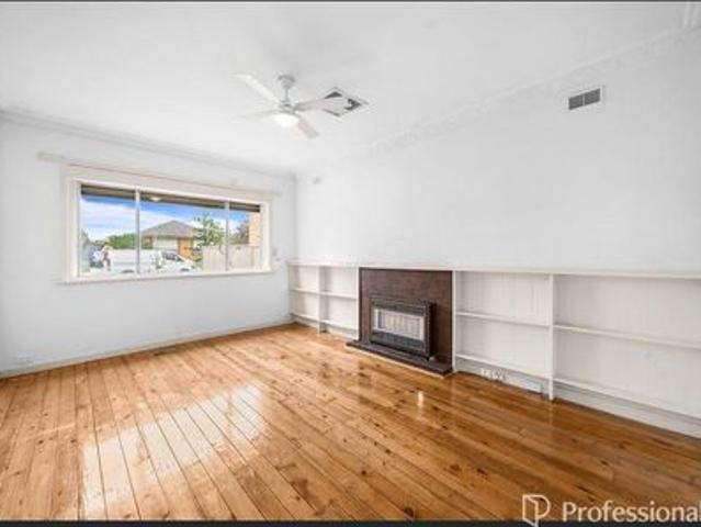 2 Bedrooms + Spacious 3rd Bedroom/Study in Convenient Maidstone Location