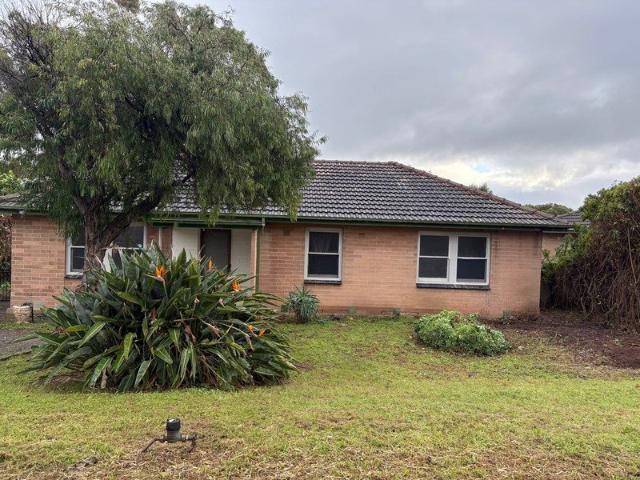 Comfortable Family Home in Convenient Christies Beach