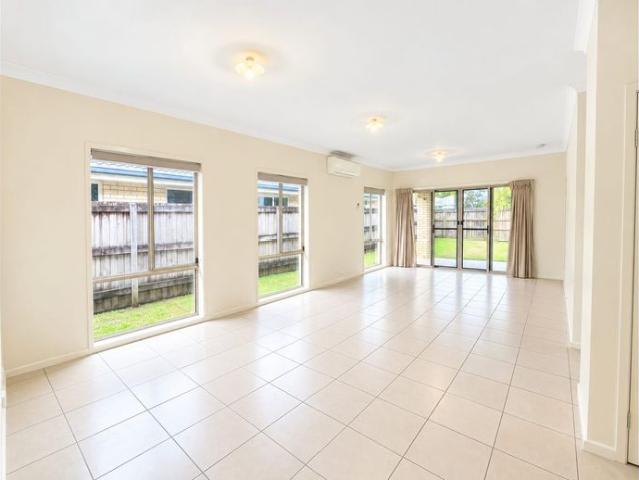 Comfortable Family Home in Convenient Creekwood Location