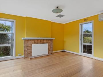 Comfortable Family Home in Convenient Location Gardening Included