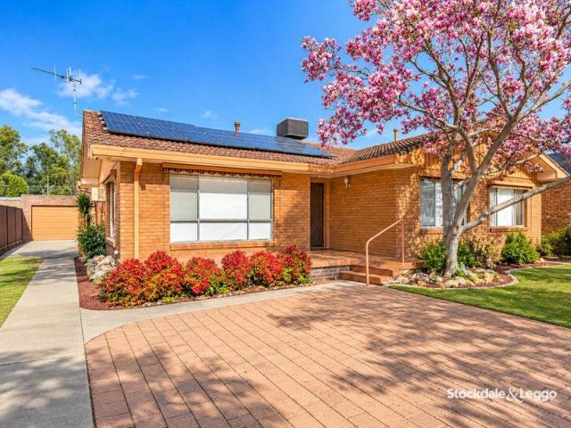 COMFORTABLE FAMILY HOME IN CONVENIENT LOCATION