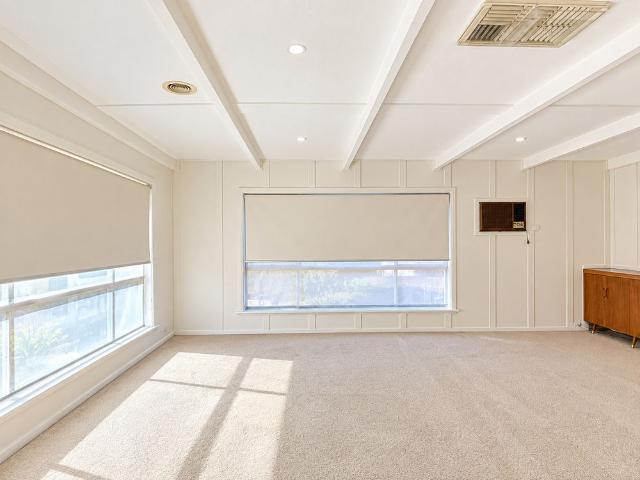 COMFORTABLE FAMILY HOME IN CONVENIENT LOCATION