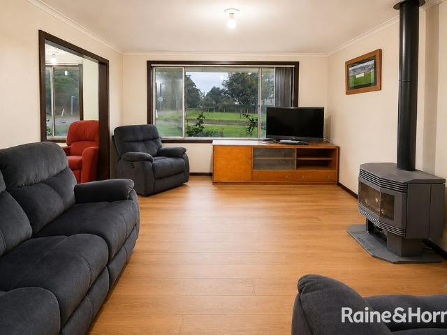 Comfortable Family Home in Convenient Location!