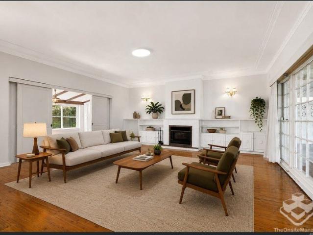COMFORTABLE FAMILY HOME IN CONVENIENT LOCATION