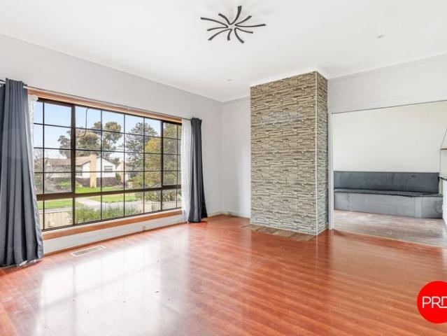 Comfortable Family Home in Convenient Long Gully Location