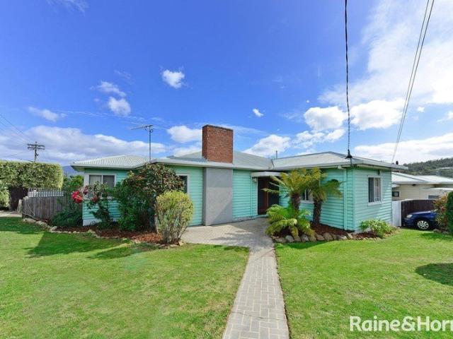 Comfortable family home in Geilston Bay