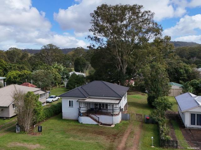 COMFORTABLE FAMILY HOME IN QUIET LOCATION