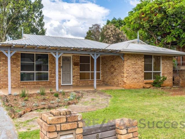 Comfortable Family Home in Sought After Darling Heights