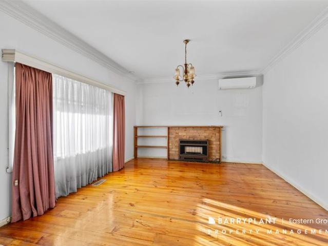 Comfortable family living on a generous Bulleen block
