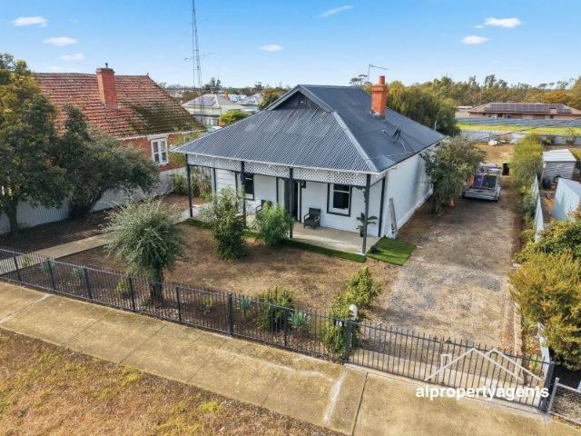 Comfortable Family Living on a Generous Jeparit Allotment