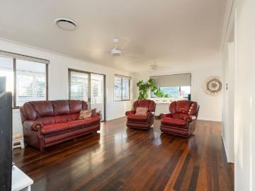 Comfortable Family Living on Popular Mountain View Drive