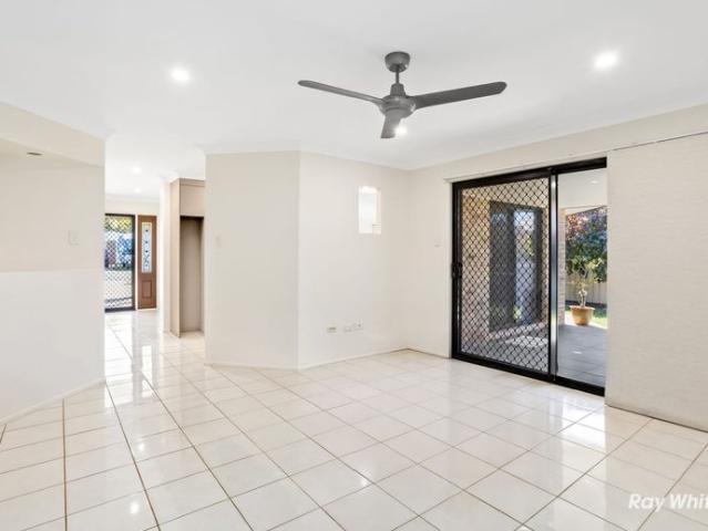 Comfortable Family Living on Sought After Barlows Hill