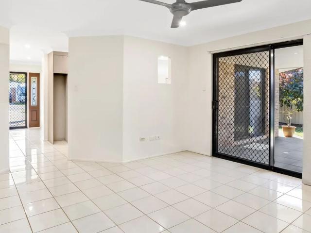 Comfortable Family Living on Sought After Barlows Hill