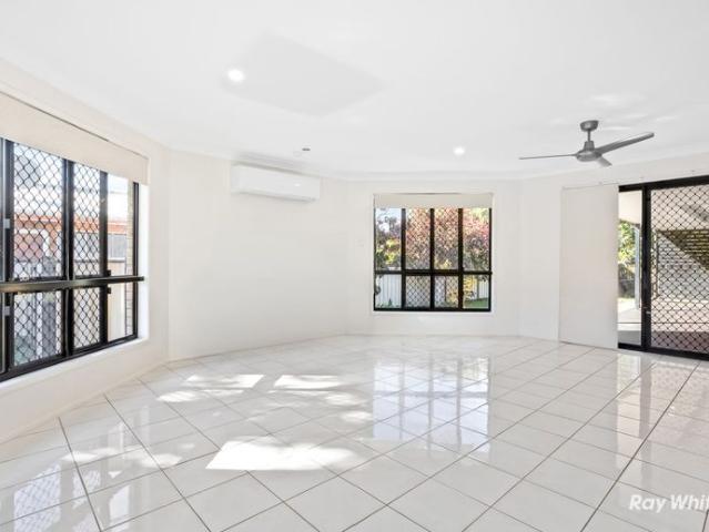 Comfortable Family Living on Sought After Barlows Hill
