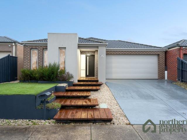 Comfortable Family Living Opposite Parklands
