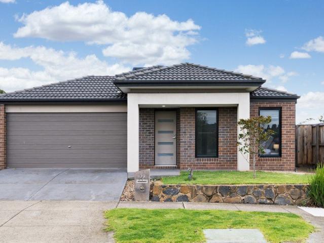 Comfortable Family Living Opposite Parklands