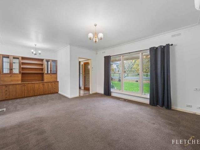 Comfortable Family Living Opposite Parklands