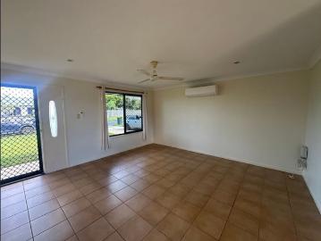 Comfortable Family Living Close to Ooralea Shopping Centre