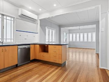 Comfortable Family Living Close to Gateway