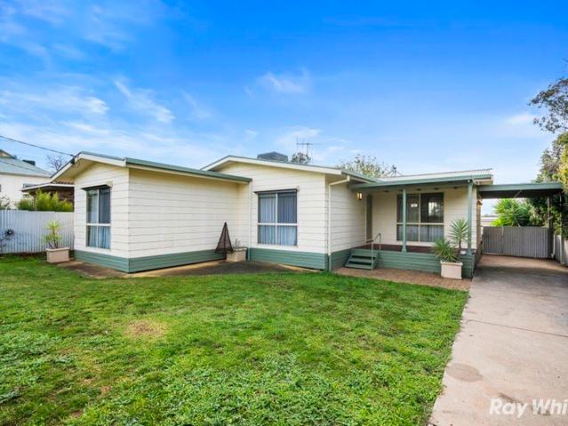 Comfortable Family Living Close to the Town Centre