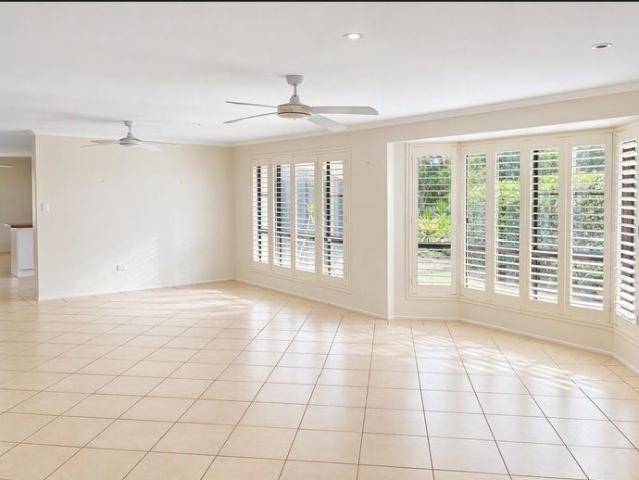 Comfortable Family Living Close to the Noosa River