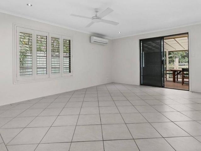 Comfortable Family Living Close to the Noosa River
