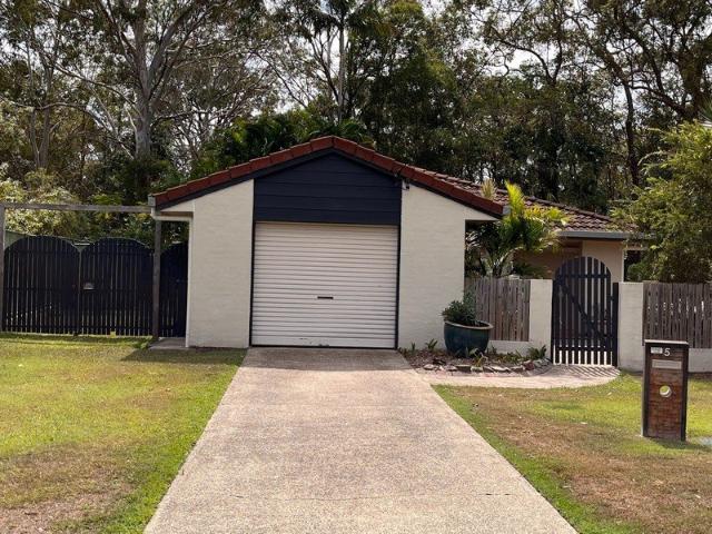 Comfortable Family Living Close to the Noosa River