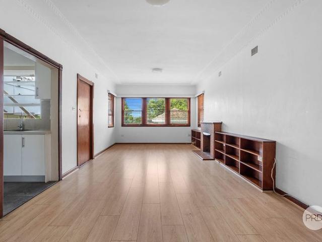 Comfortable Family Living in Oatley!
