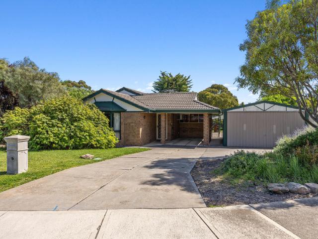 COMFORTABLE FAMILY LIVING IN OLD REYNELLA