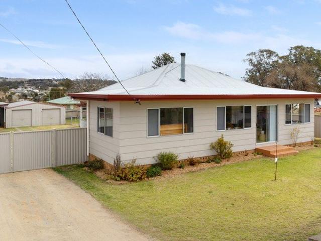 Comfortable Family Living in a Convenient Tenterfield Location