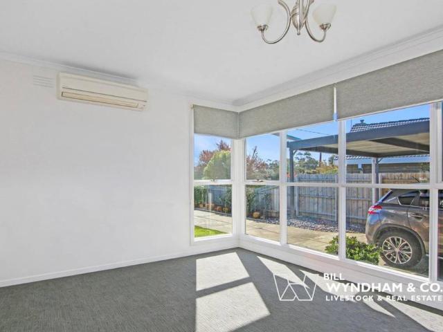 COMFORTABLE FAMILY LIVING IN A CONVENIENT BAIRNSDALE LOCATION