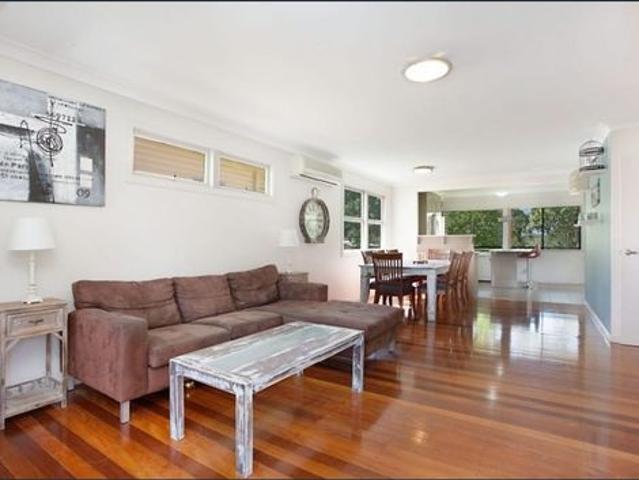 COMFORTABLE FAMILY LIVING IN A CONVENIENT CLONTARF LOCATION