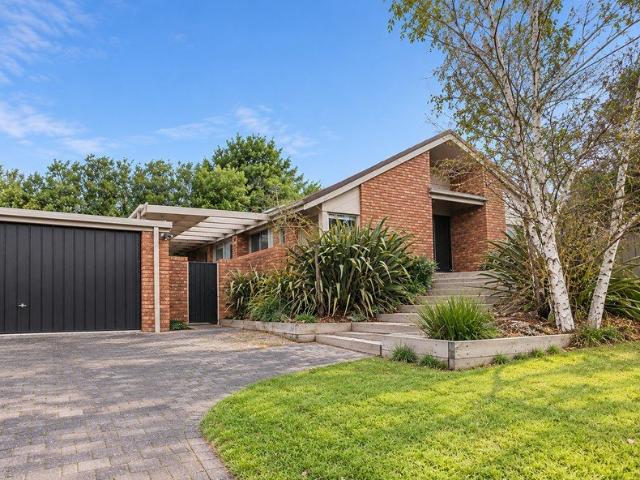 Comfortable Family Living in a Convenient Croydon Hills Location