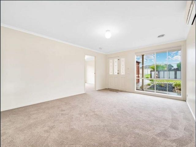 Comfortable Family Living in a Convenient Cranbourne West Location