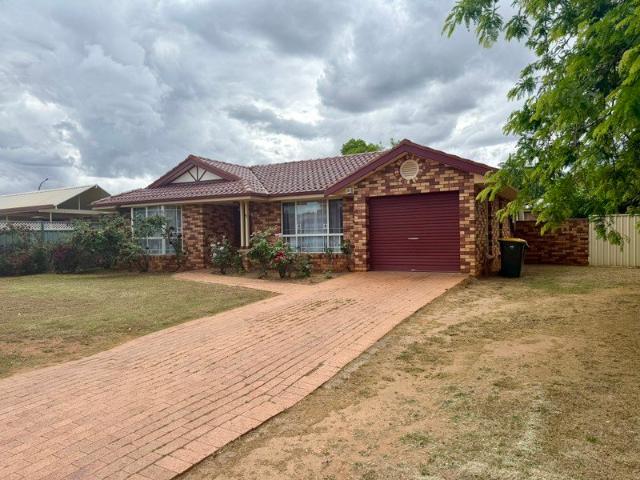Comfortable Family Living in a Convenient Dubbo Location