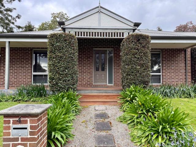 Comfortable Family Living in a Convenient Kilsyth Location