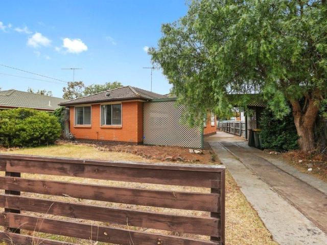 Comfortable Family Living in a Convenient Lara Location