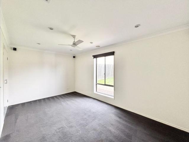 Comfortable Family Living in a Convenient Leopold Location