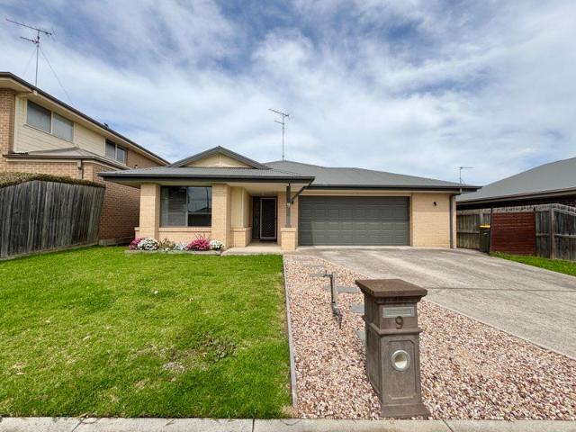 Comfortable Family Living in a Convenient Leopold Location