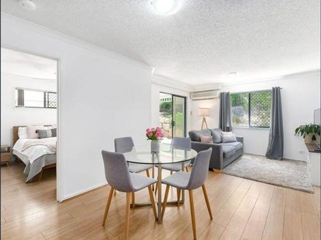 Comfortable Family Living in a Convenient Location!