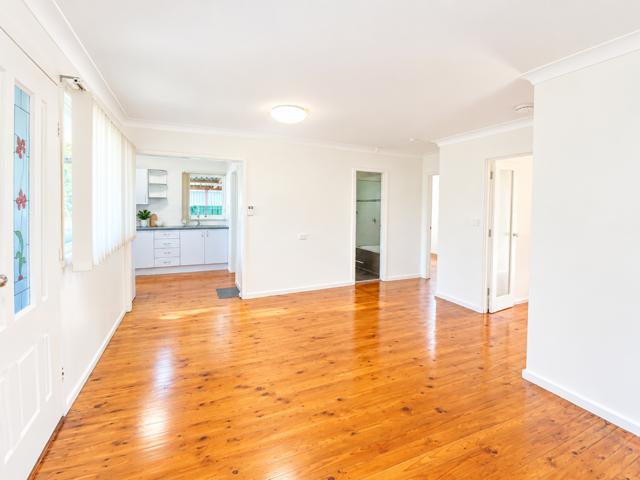 Comfortable Family Living in a Convenient Location !