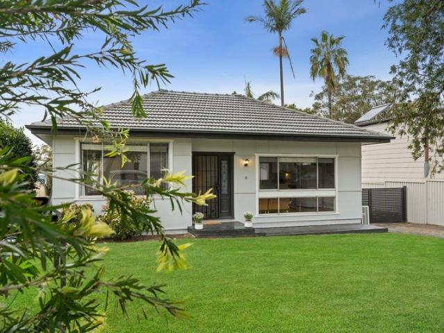Comfortable Family Living in a Convenient Mannering Park Setting