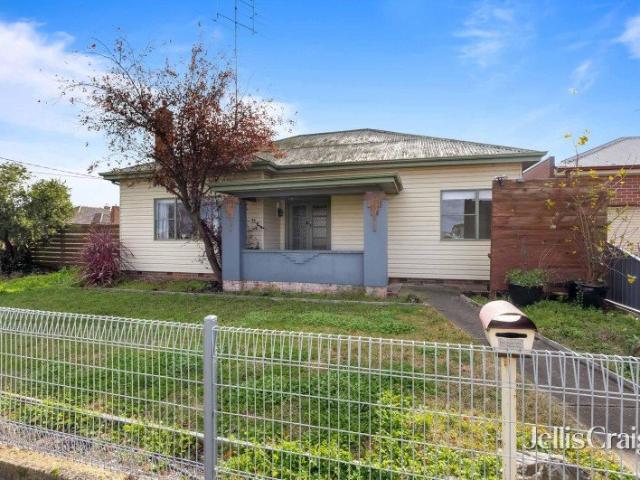 Comfortable family living in a convenient Sebastopol location