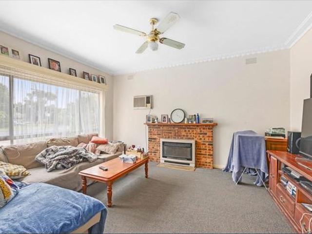 Comfortable Family Living in a Convenient Sebastopol Location