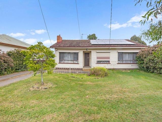 Comfortable Family Living in a Convenient Sebastopol Location