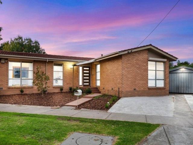 Comfortable Family Living in a Convenient Sunshine West Location