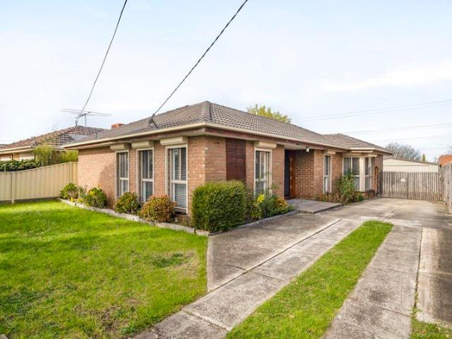 Comfortable family living in a family friendly location!