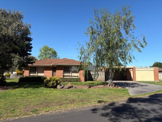 Comfortable Family Living in a Peaceful Court