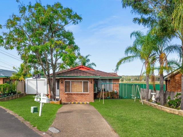 Comfortable Family Living in a Peaceful Bow Bowing Setting